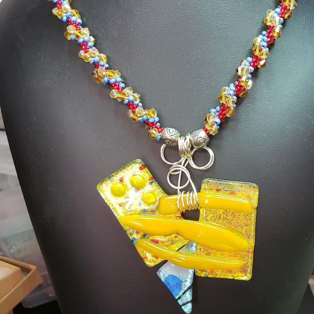 Meet your Posher, Elaine